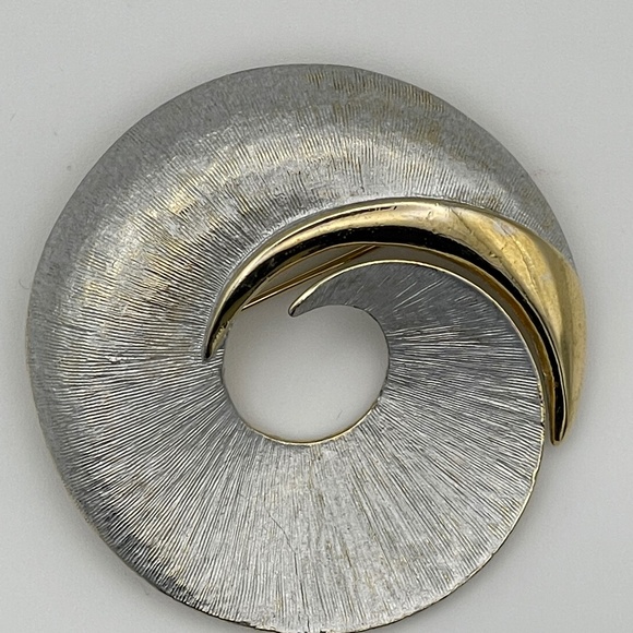 Silver Tone Swirl Abstract Pin Brooch Vintage Circle Spiral - Picture 1 of 6